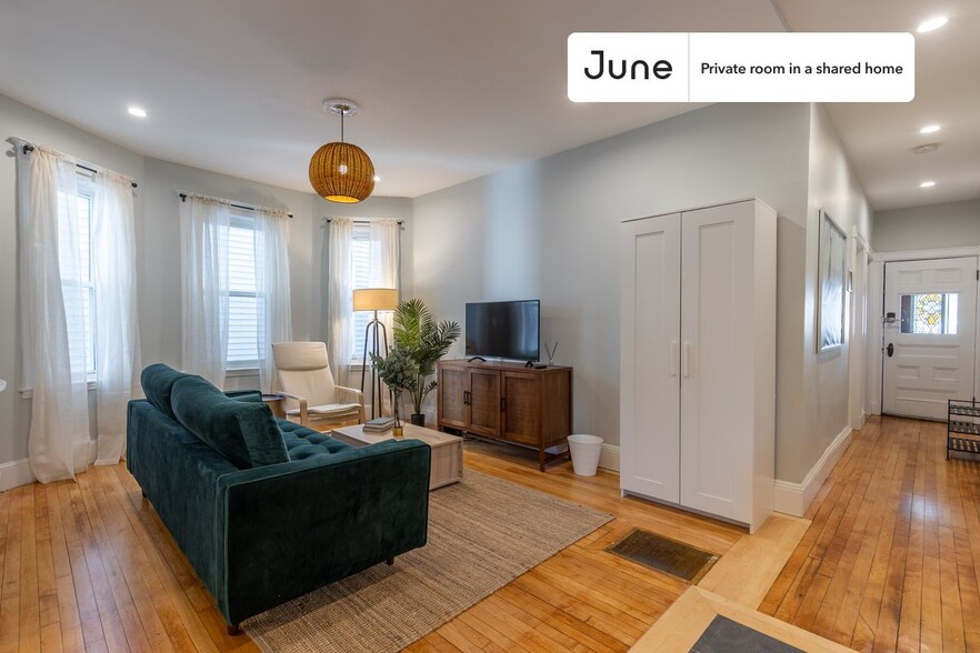 Building Photo - Private bedroom in 4 bed/2 bath Home