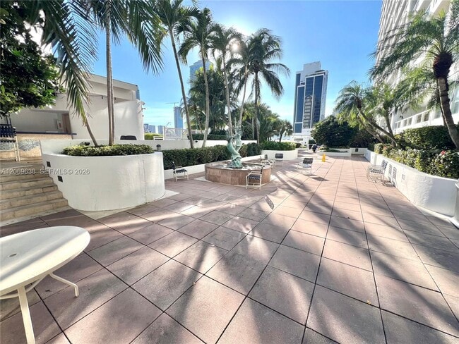 Building Photo - 1717 N Bayshore Dr