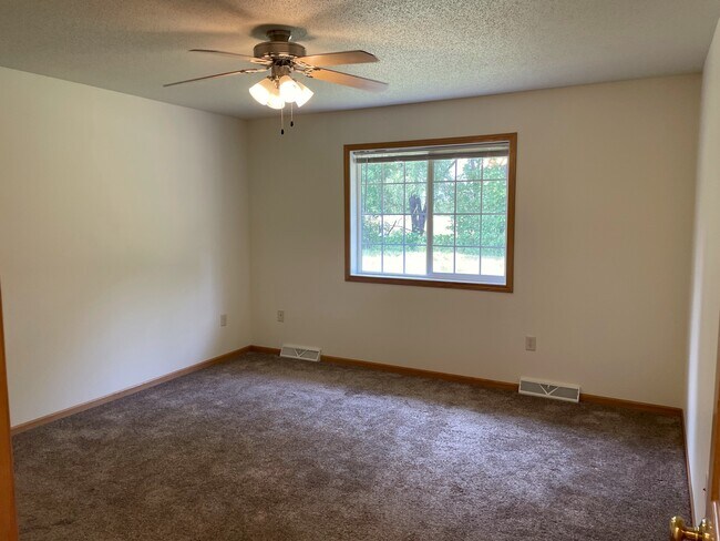 Building Photo - 1900 Crooked Ave