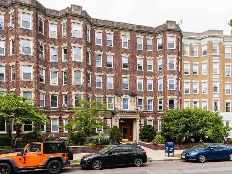 Building Photo - 131 Park Dr