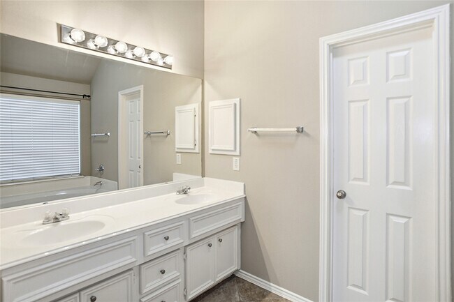 Building Photo - 2107 Sherbrook Park Ln