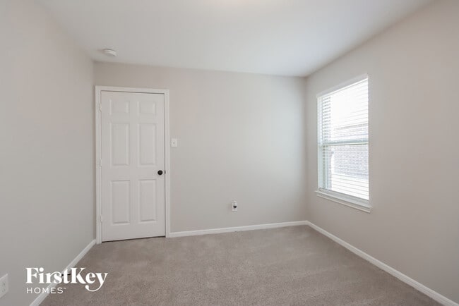 Building Photo - 9126 Georgio Dr