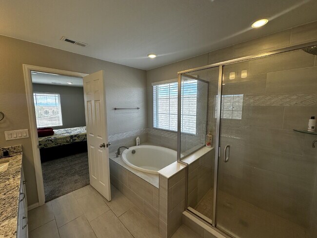 Building Photo - Available May! Beautiful home in Murphy Creek!