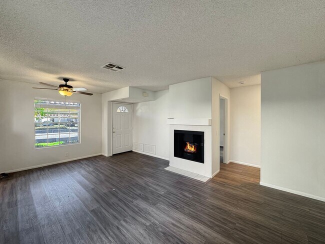 Building Photo - Stylish 2BD/2BA Condo in Mira Mesa's Summit Ridge Community with Private Patio & Pool Access