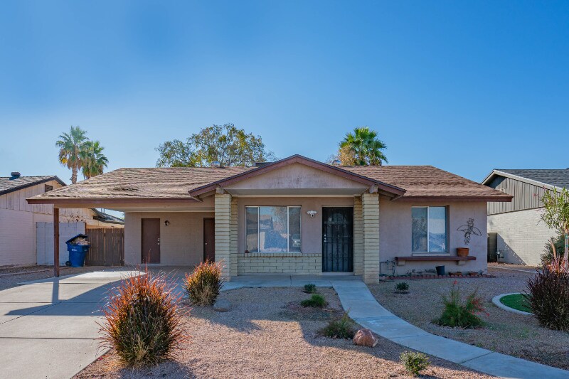 Building Photo - 2035 E Cornell Dr