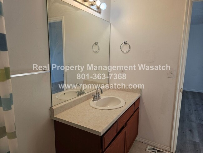 Building Photo - Perfect Multi Level home in West Vally City Utah