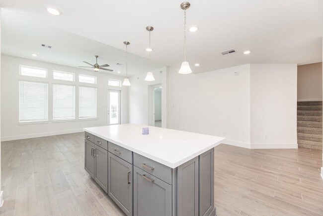 Building Photo - 7819 Cattail Shallows Ln