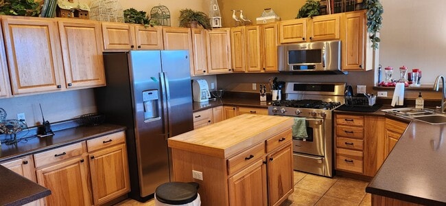 Building Photo - Beautiful Veiws From This Spacious Four Bedroom Home!