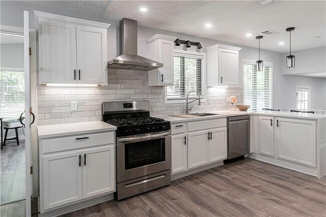 Building Photo - 986 Bramwell Ln