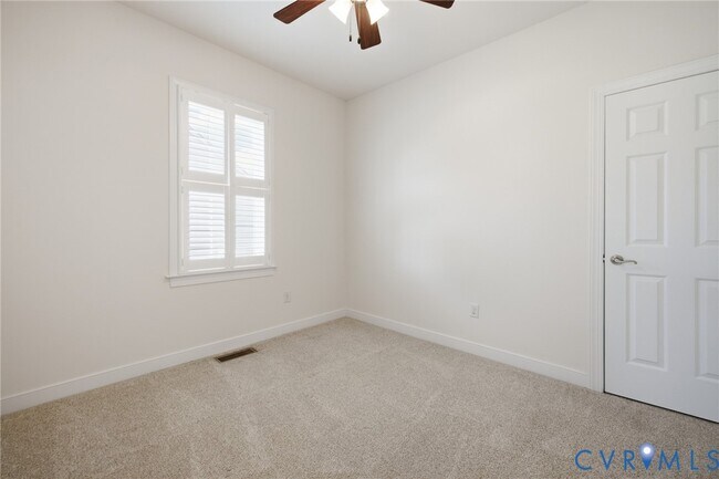 Building Photo - 6613 St Laurence Dr