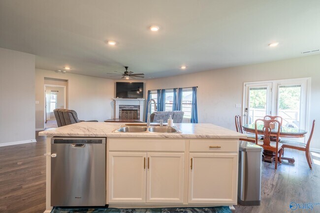 Building Photo - 117 Red Fox Wy