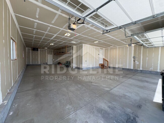 Building Photo - 137 Linden St