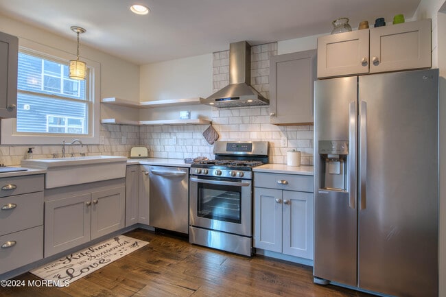 Building Photo - 11 Beach St