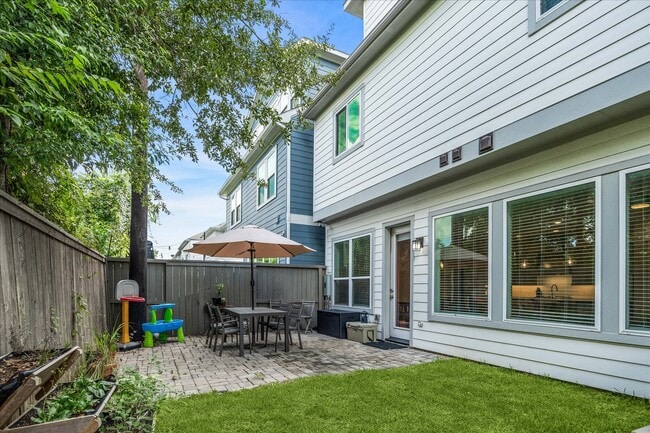 Building Photo - 1504 Callaking Pl