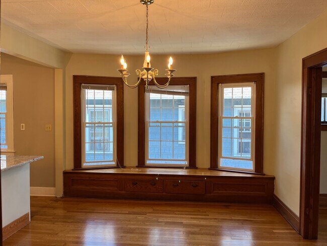 Building Photo - 258 Buckingham Ave