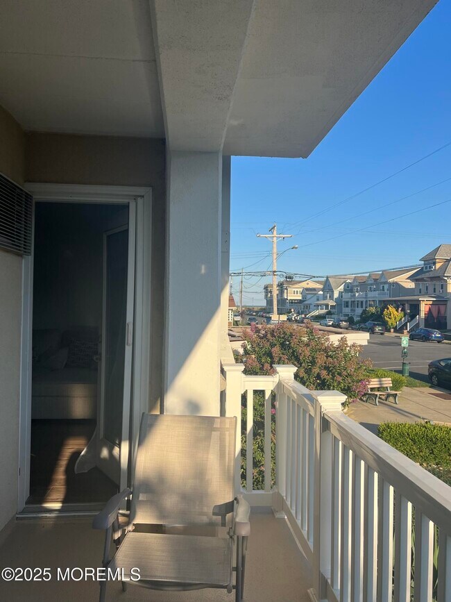 Building Photo - 200 Ocean Park Ave