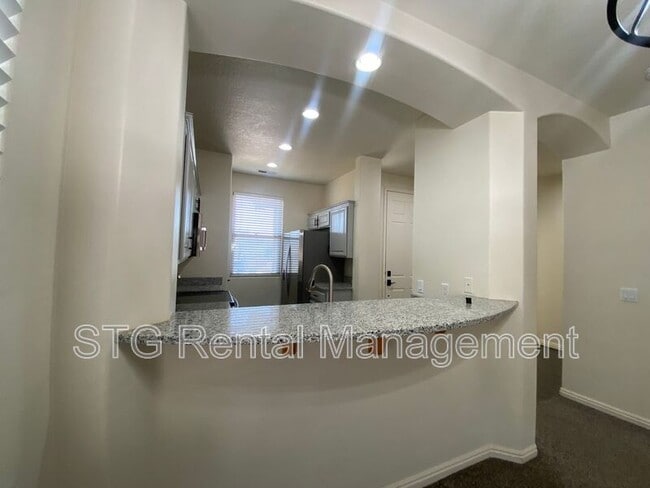 Building Photo - 3427 E Sweetwater Springs Dr
