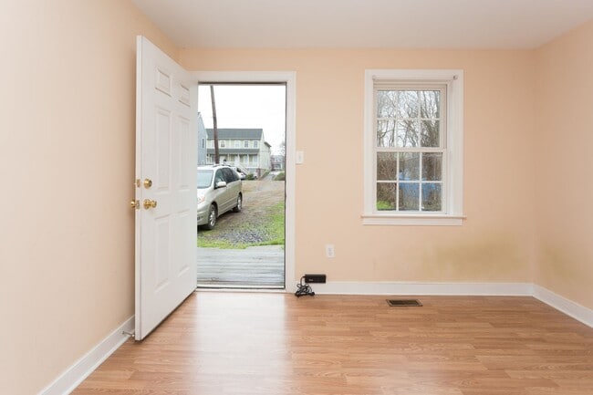 Building Photo - 1311 W Leigh St. Duplex