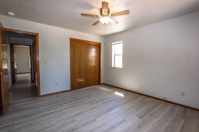 Building Photo - Williamson Valley Home with 3 Car Garage