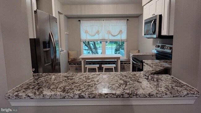 Building Photo - 442 Darby Ln