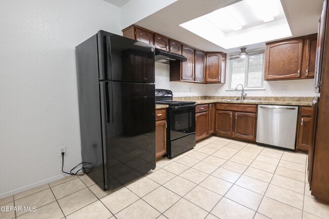 Building Photo - 11617 Soberana Ln