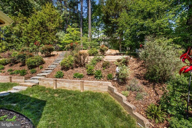 Building Photo - 9010 Lake Braddock Dr