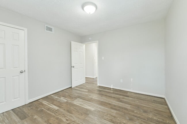 Building Photo - 1206 Houston Ave