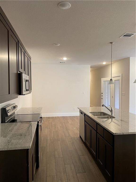 Building Photo - 624 Parkline Dr