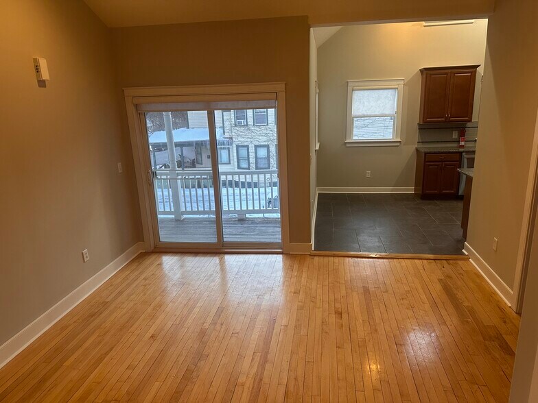 Building Photo - 135 Maple Ave