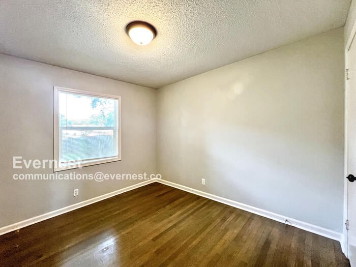 Building Photo - 8549 Southaven Cir W