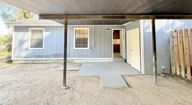 Building Photo - 3-Bedroom Duplex