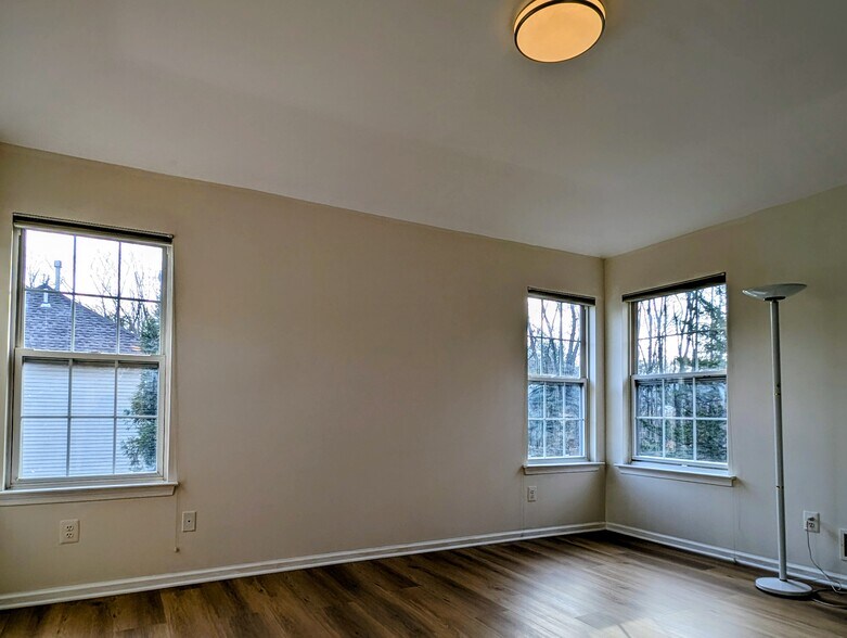 Building Photo - 111 Harvard Cir