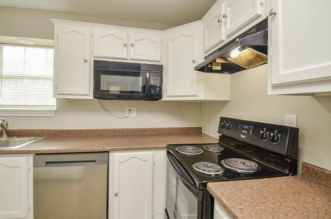 Building Photo - 10403 Royal Oaks Dr