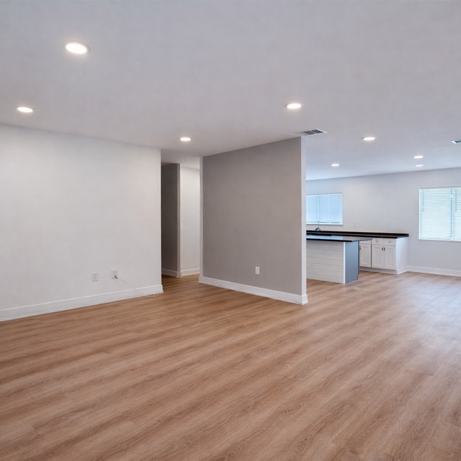 Building Photo - 8127 Chesebro Ave