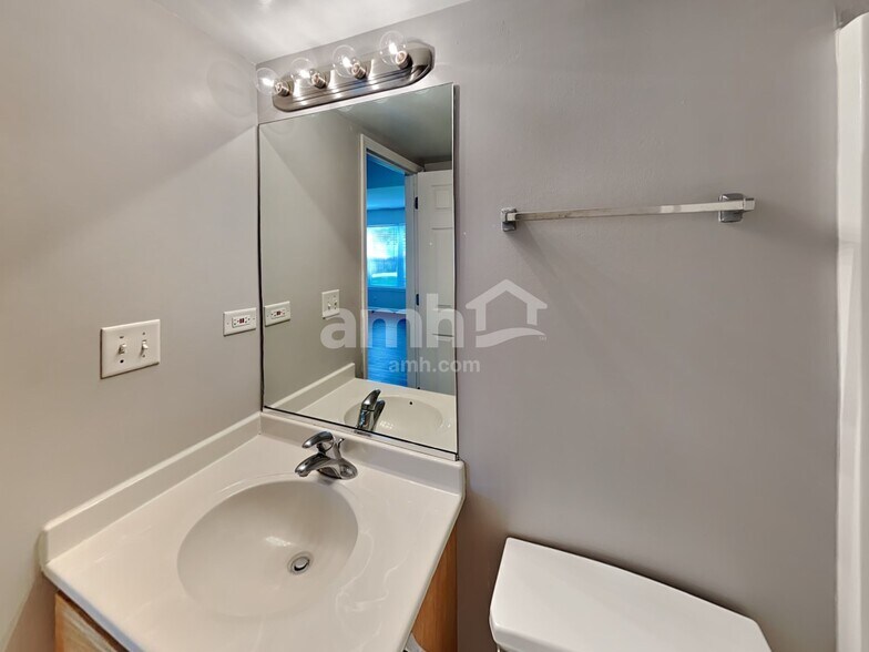 Building Photo - 214 Turnbridge Dr
