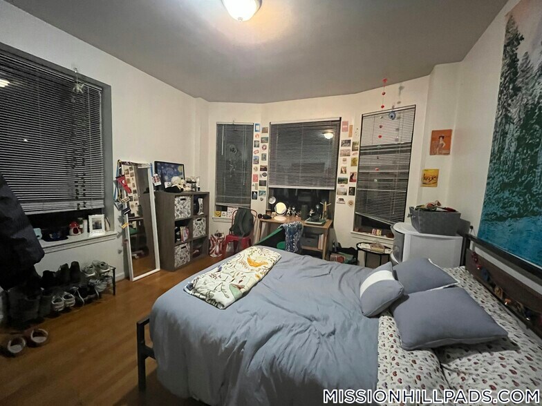 Building Photo - 715 Parker St