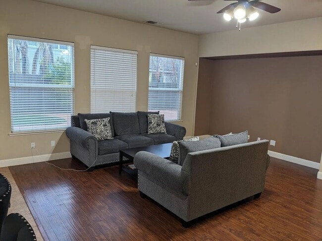 Building Photo - Clean 2000 sqft. 3 Bedroom 2 Bathroom Anatolia Home for Lease.