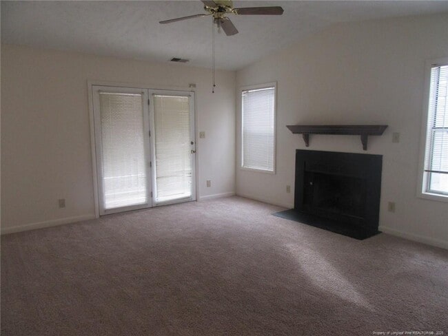 Building Photo - 663 Bartons Landing Pl
