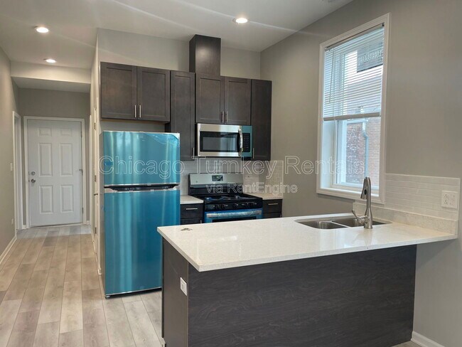 Building Photo - 2336 S Troy St