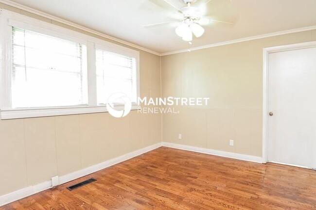 Building Photo - 3130 Ashwood Rd