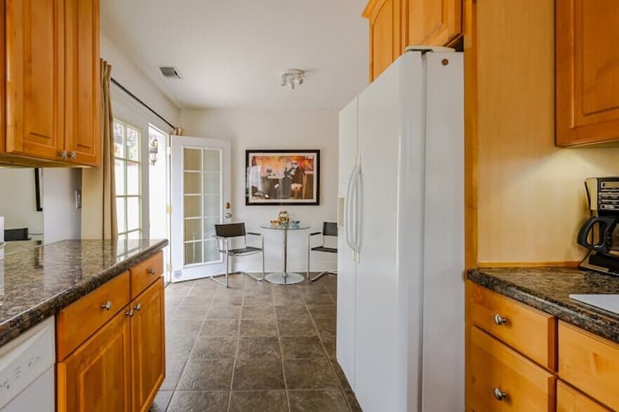 Building Photo - 1203 S Rimpau Blvd