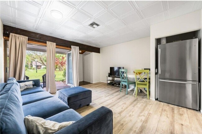 Building Photo - 1 Bedroom Condo in Bunker Oaks, Longmeadow