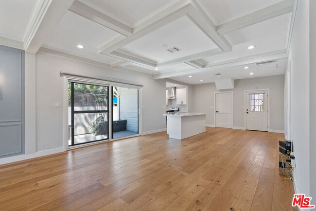 Building Photo - 1828 W 47th St