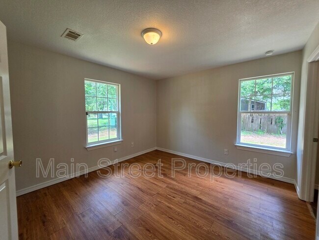 Building Photo - 8510 Pond Ave
