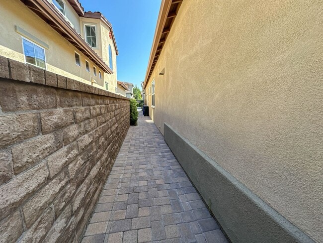 Building Photo - COMING SOON! 55+ Belcaro Community 2 Bedroom Single Story in Valencia!