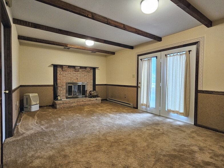 Building Photo - 474 N Maple St