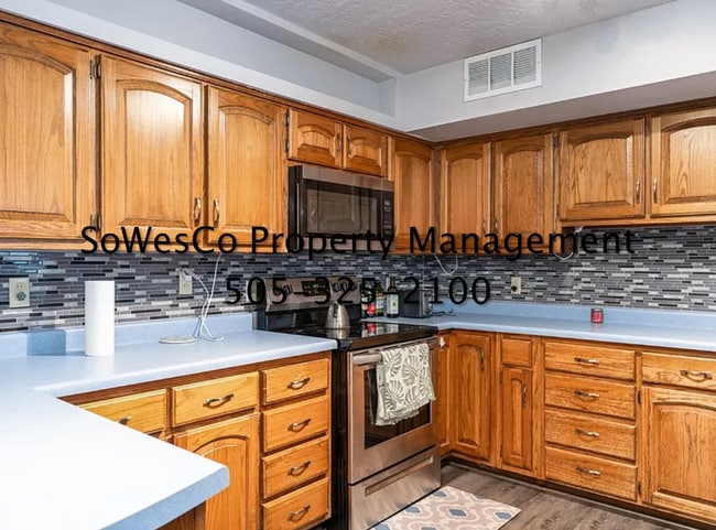 Building Photo - Large 3 Bedroom Home on Corner Lot