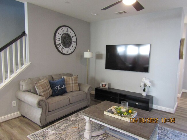 Building Photo - Beautiful Newer Two Story Home in The Gate...