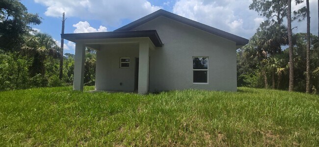 Building Photo - Great Location  2/1 Single Family Home