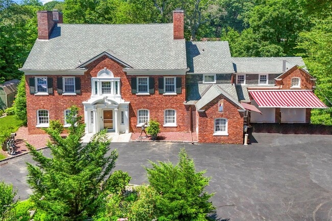 Building Photo - 400 Beechmont Dr